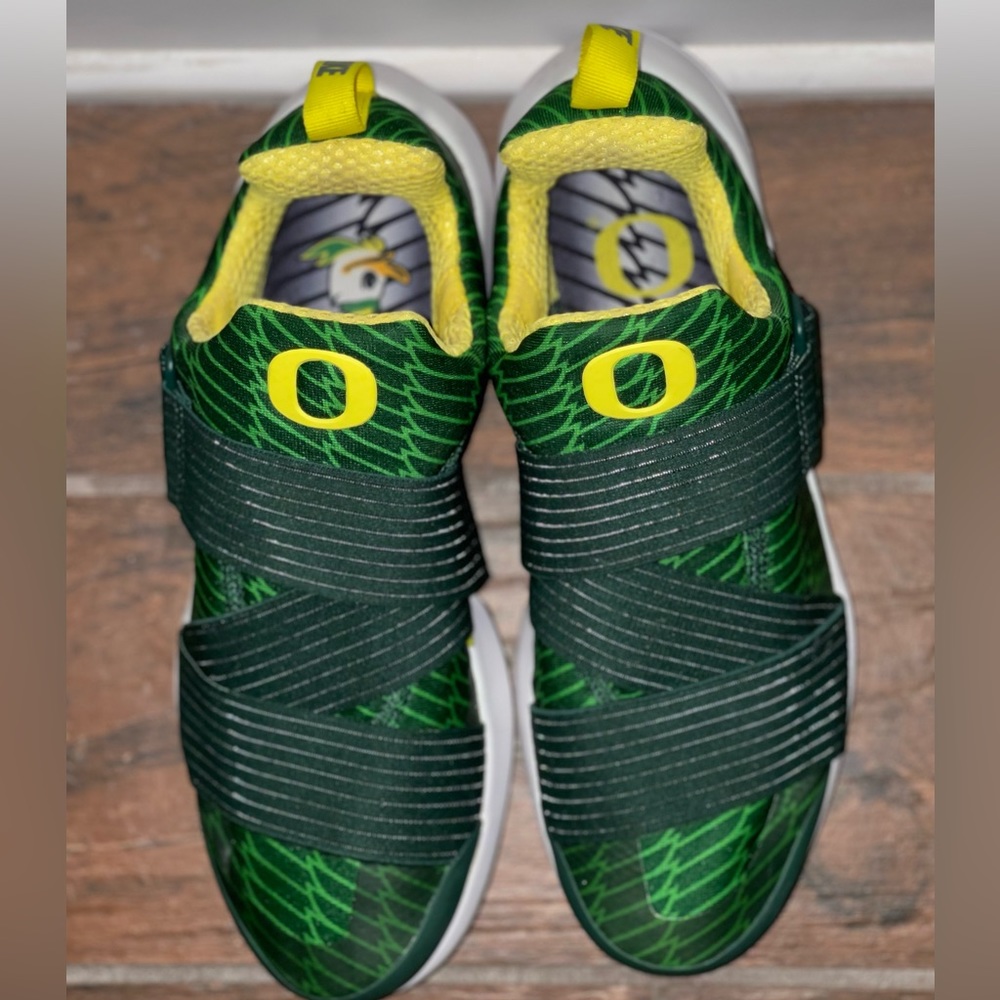 Yellow green and white Oregon Ducks Nike sneakers Slip on with straps No strings